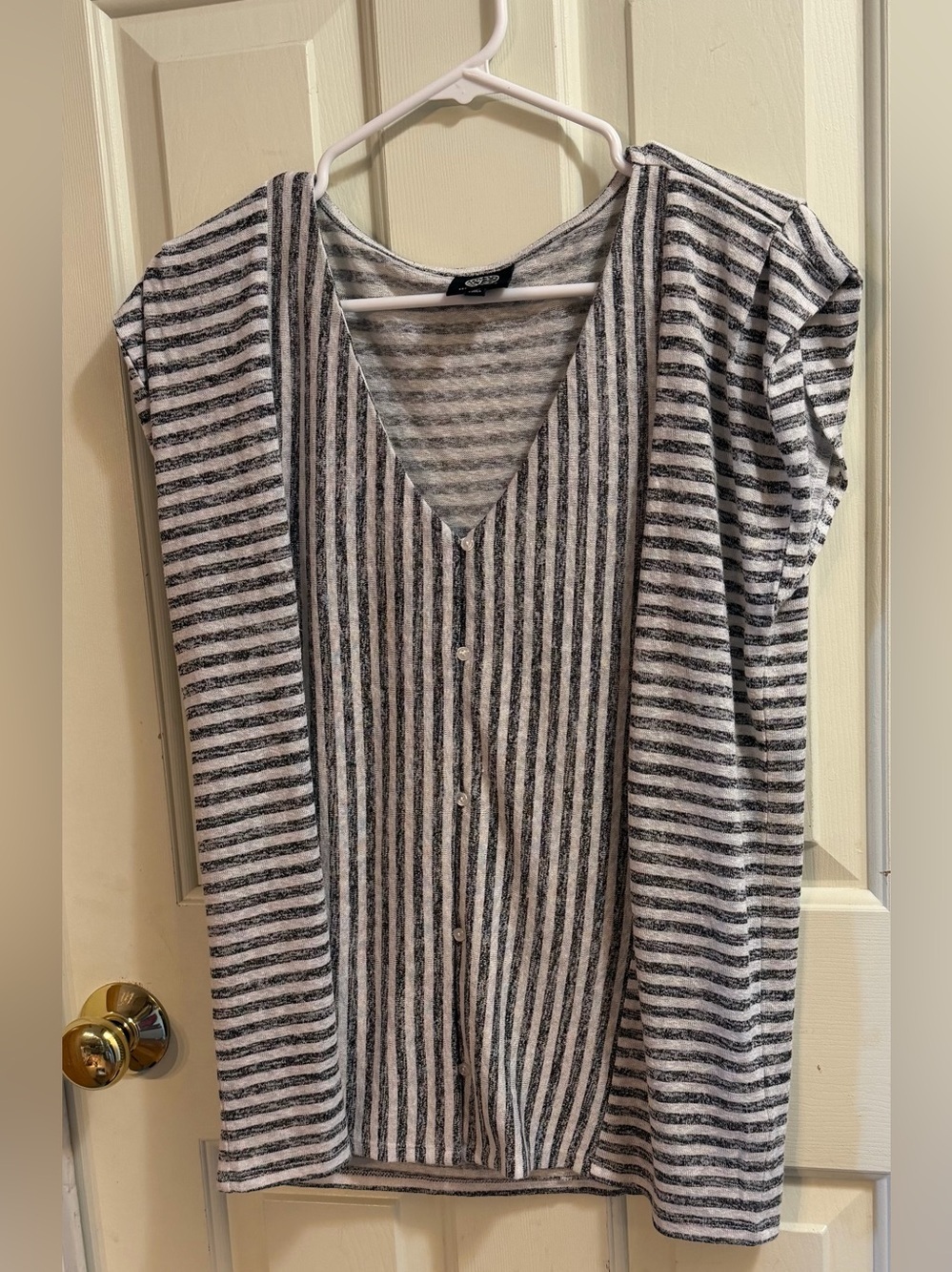 bobeau Black & White Striped Button-Up Top | Preppy Quiet Luxury Cruise Resort M